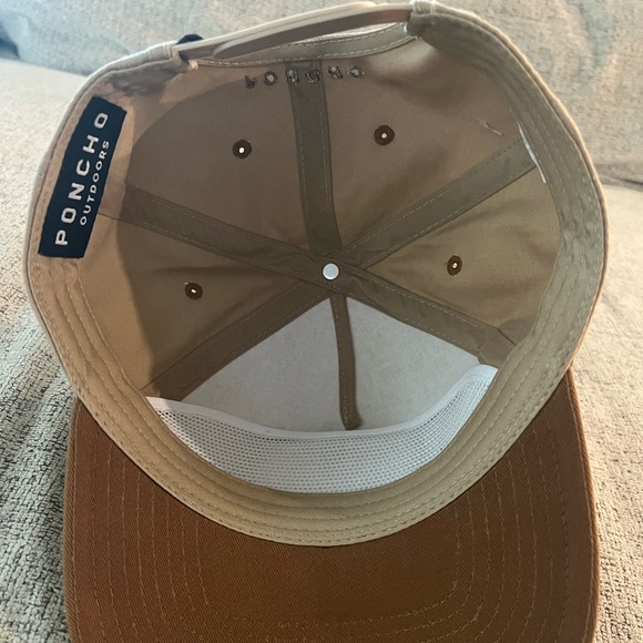 Poncho SnapBack - Picture 3 of 3